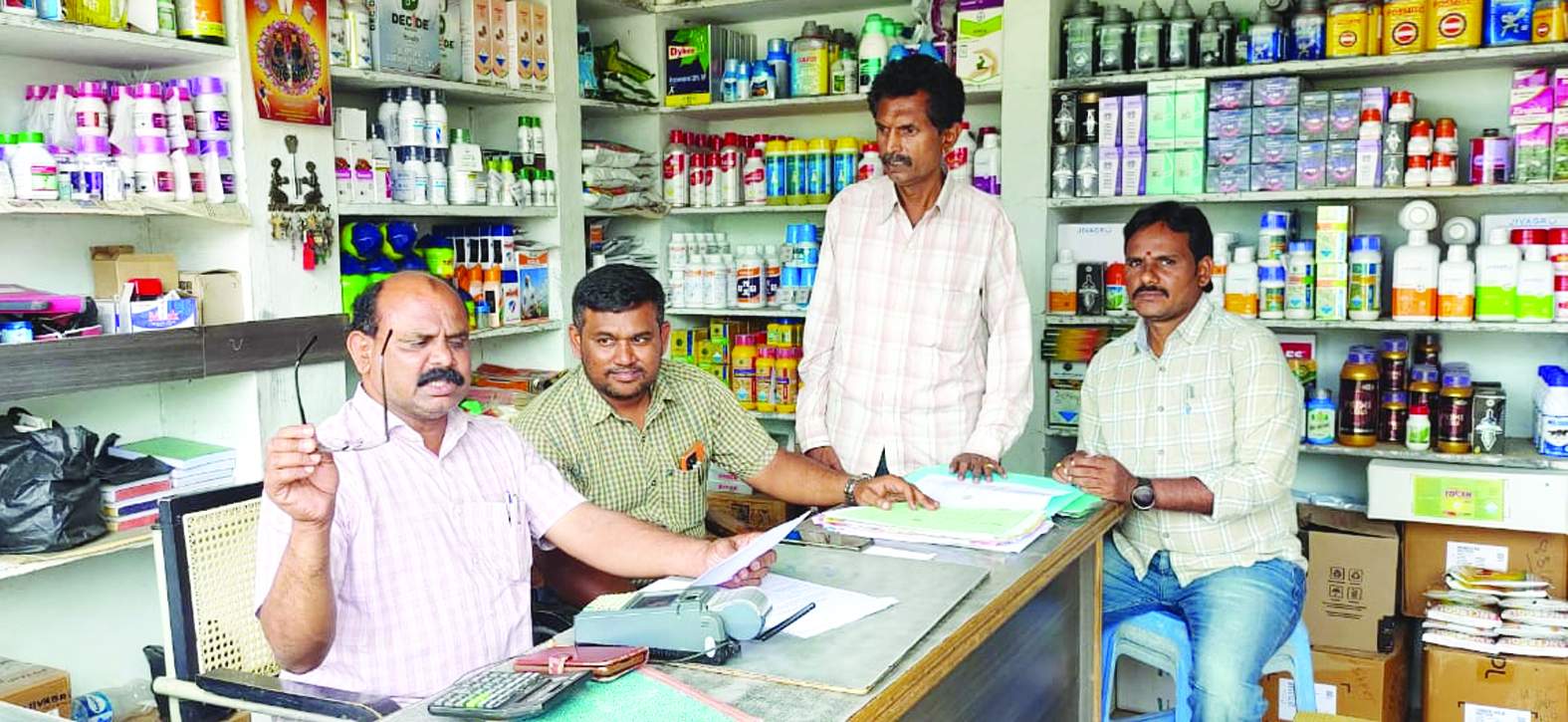 రికార్డులను పరిశీలిస్తున్న ఎడిఎ