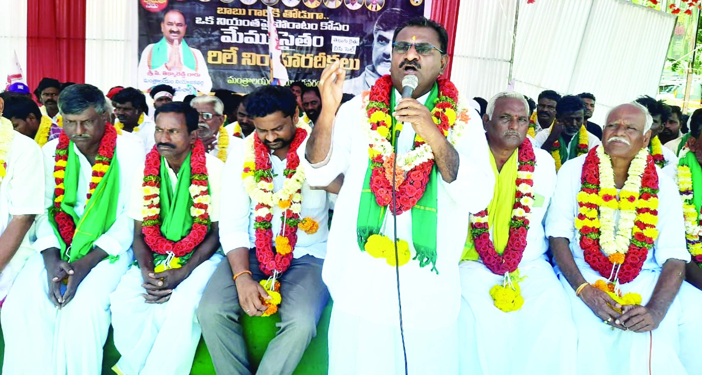 మాట్లాడుతున్న నరవ రమాకాంత్‌ రెడ్డి