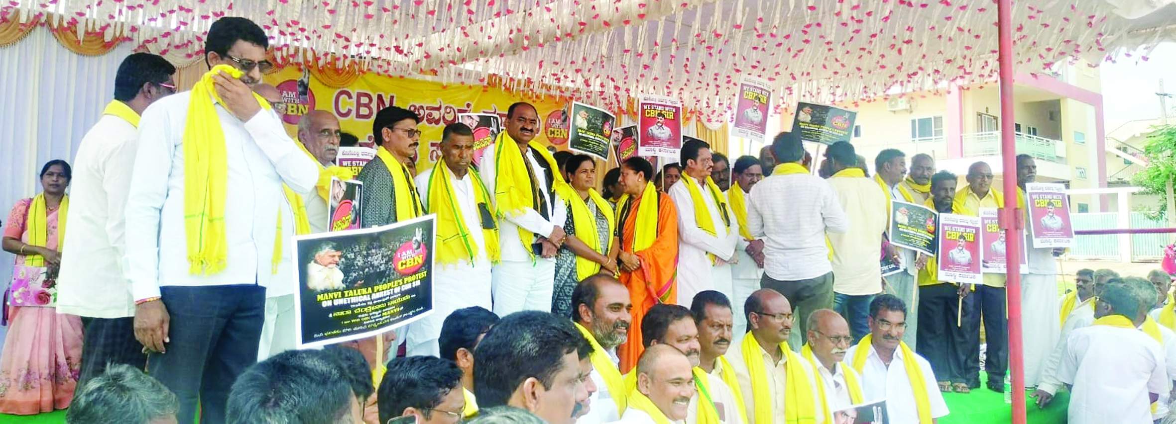 మంత్రాలయంలో మాట్లాడుతున్న తిక్కారెడ్డి