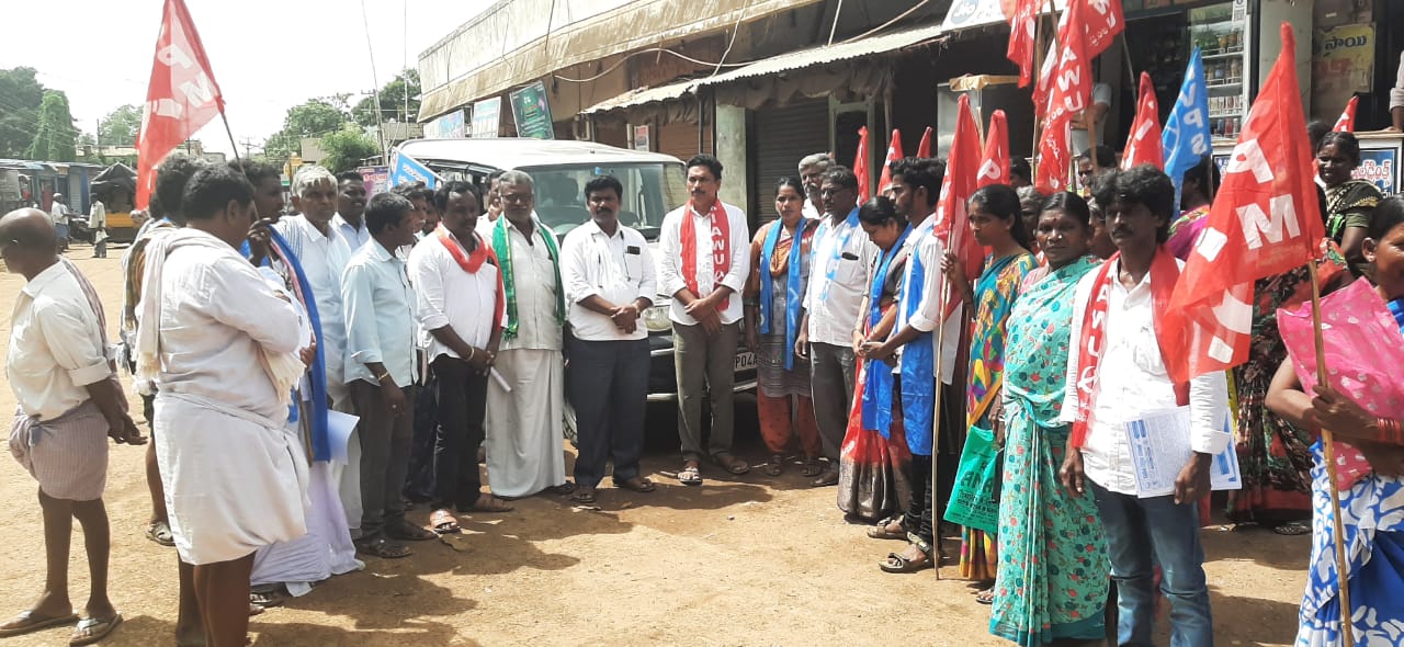  జీపు జాతా సందర్భంగా మాట్లాడుతున్న సుధాకర్‌