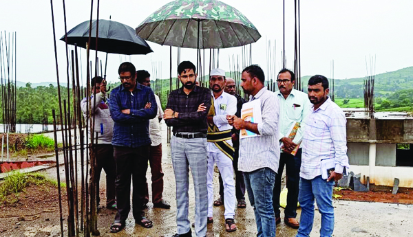 భవన నిర్మాణాలు త్వరితగతిన పూర్తి చేయాలని వినతి పత్రం