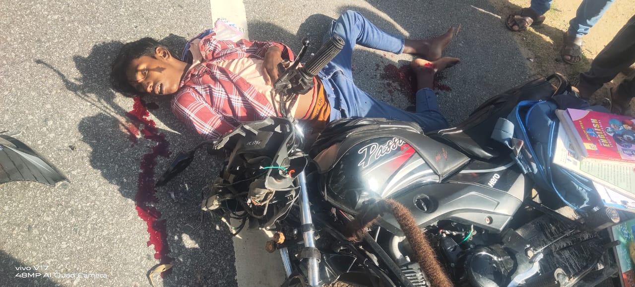 రోడ్డు ప్రమాదంలో యువకుడు మృతి