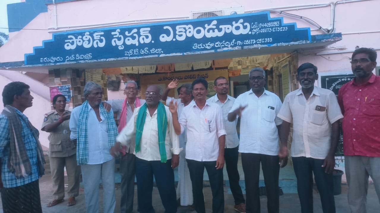 కట్టలేరుపై వంతెన నిర్మించాలి