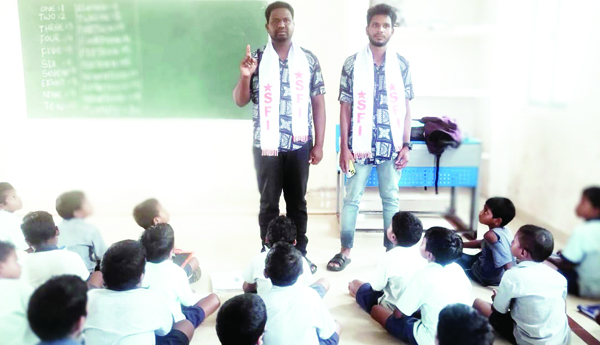 అధికారుల నిర్లక్ష్యంతోనే గిరిజన విద్యార్థుల మృతి