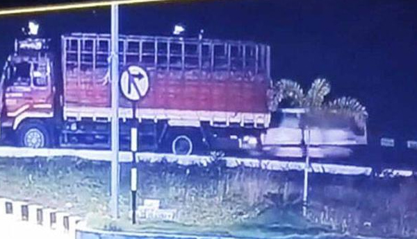 A-van-hit-a-parked-lorry-six-people-died