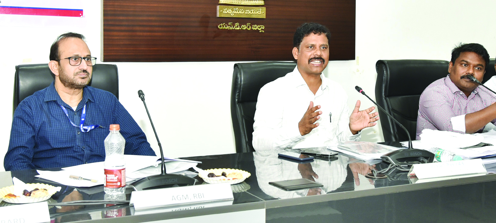 వార్షిక రుణ ప్రణాళిక లక్ష్యాలను సాధించాలి జిల్లా సంప్రదింపులు, సమీక్షా కమిటీల సమావేశంలో కలెక్టర్‌ డిల్లీరావు