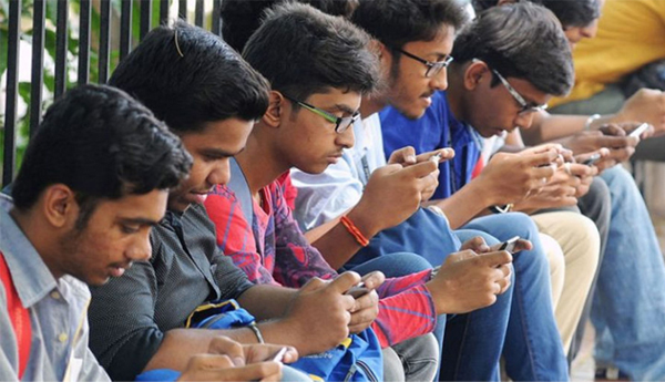 సోషల్‌ మీడియా వల్ల అనారోగ్యపాలవుతున్న యువత