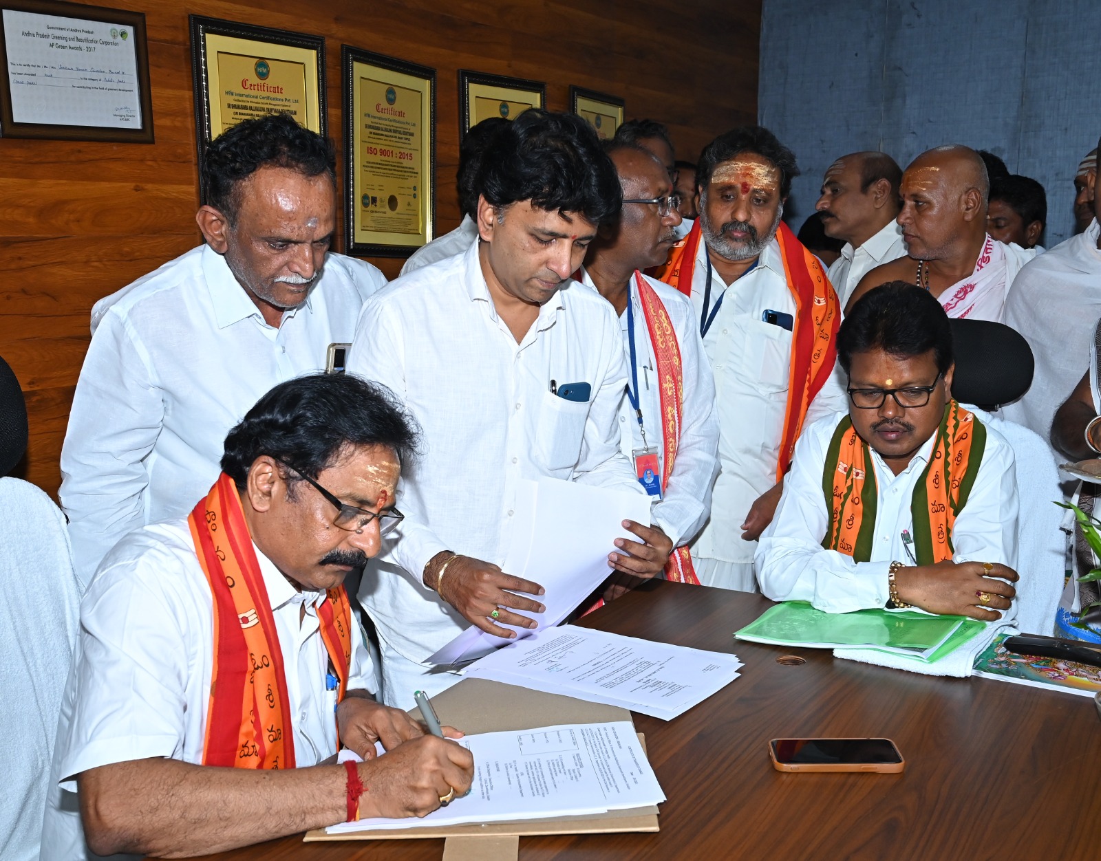  నూతన ఇఒగా బాధ్యతలు స్వీకరిస్తున్న పెద్దిరాజు