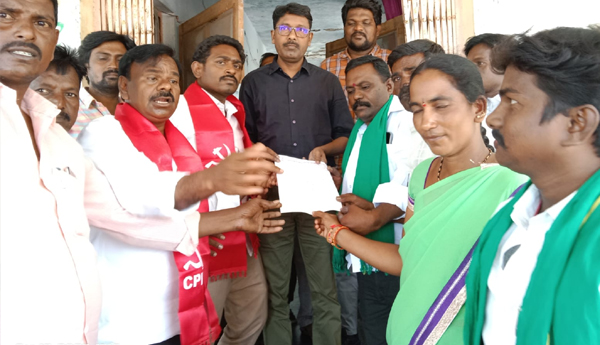 /CPI-dharna-at-Tehsildar's-office-to-take-possession-of-houses