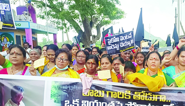 టిడిపి నేతల నిరసనలు