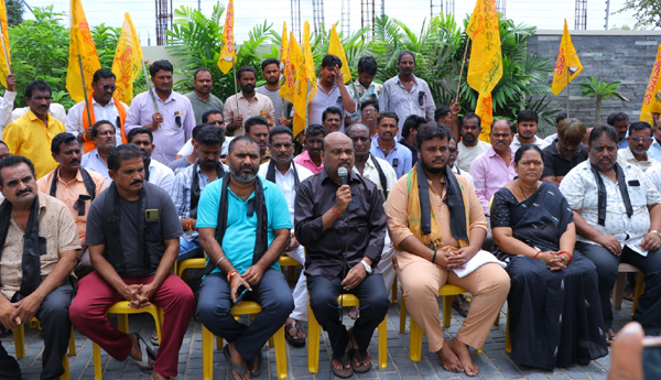 /Ayyannapatra-protest-initiation-in-Narsipatnam