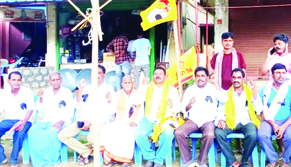 చంద్రబాబు అరెస్టుకు నిరసనగా రిలే నిరాహారదీక్షలు