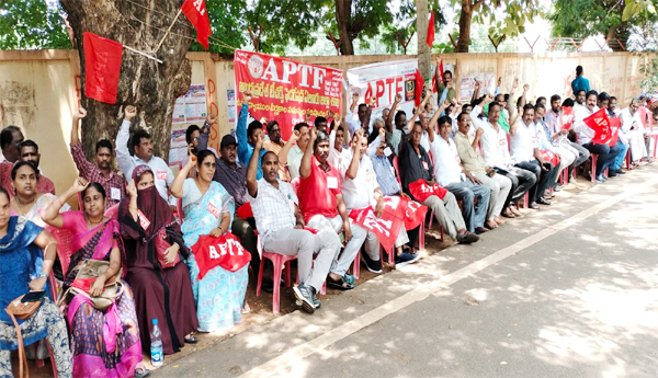 Teachers-strike-to-solve-problems