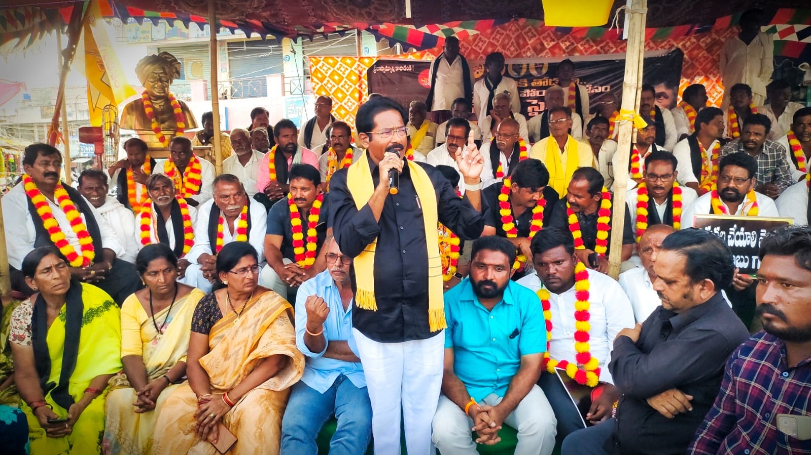 కొనసాగిన టిడిపి రిలేదీక్షలు