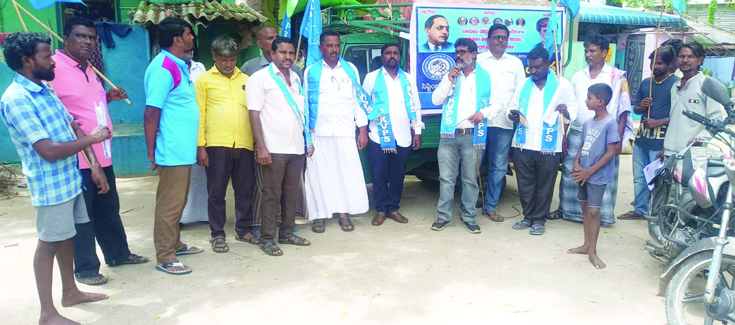 మాట్లాడుతున్న ఆనంద్‌ బాబు