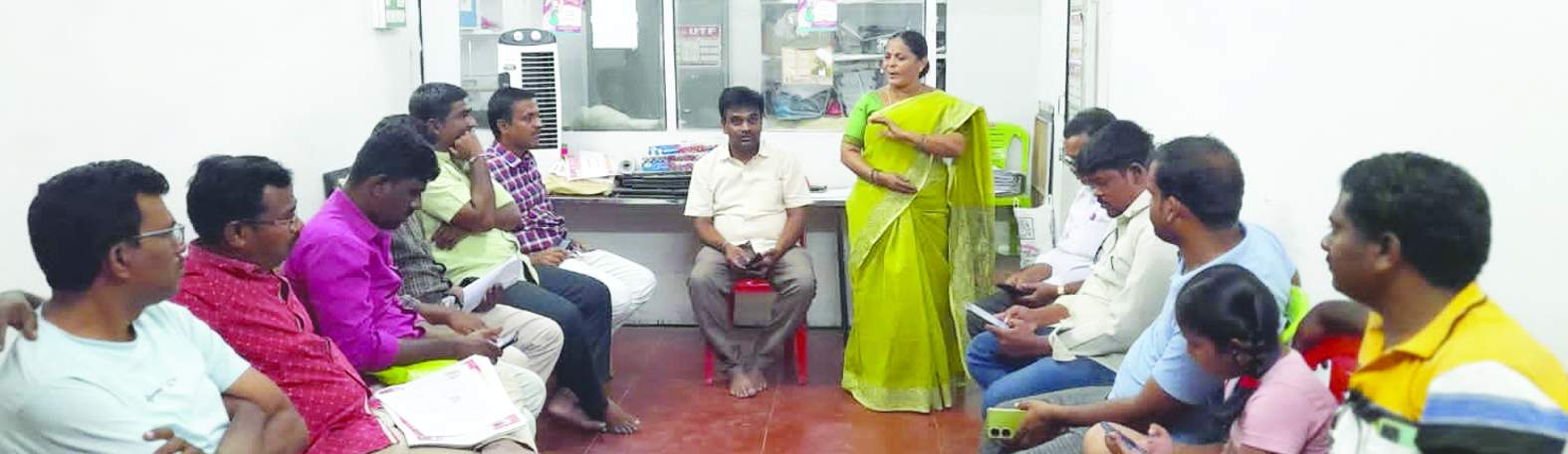 సమావేశంలో మాట్లాడుతున్న యుటిఎఫ్‌ రాష్ట్ర కార్యదర్శి నాగమణి