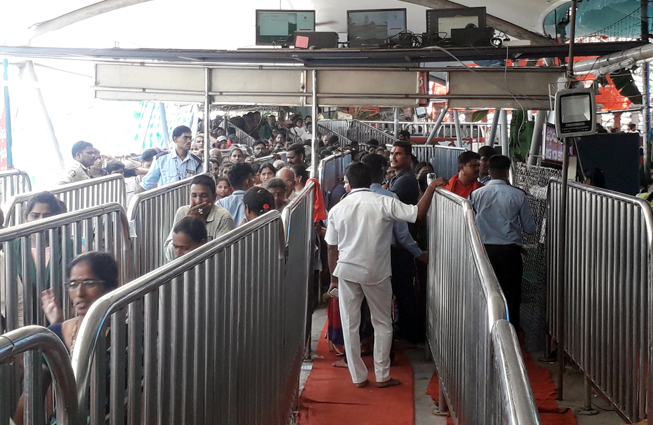 శ్రీ గాయత్రీ దేవిగా దుర్గమ్మ