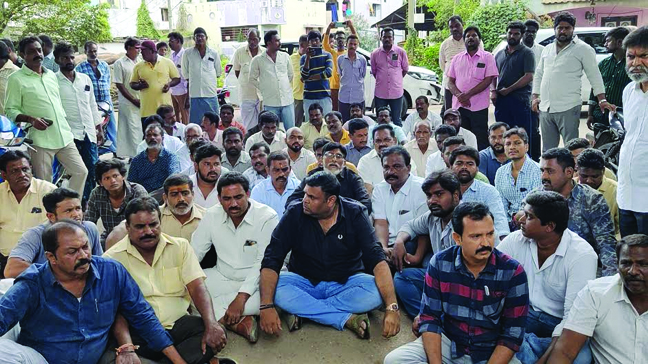 సీఐపై చర్యలు తీసుకోండి..