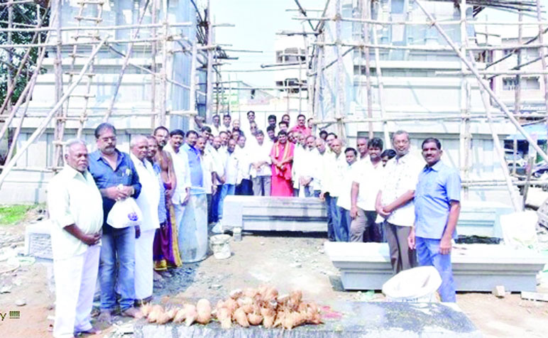 గోపుర స్లాబు పనుల ప్రారంభోత్సవంలో ఎమ్మెల్యే నాగార్జునరెడ్డి