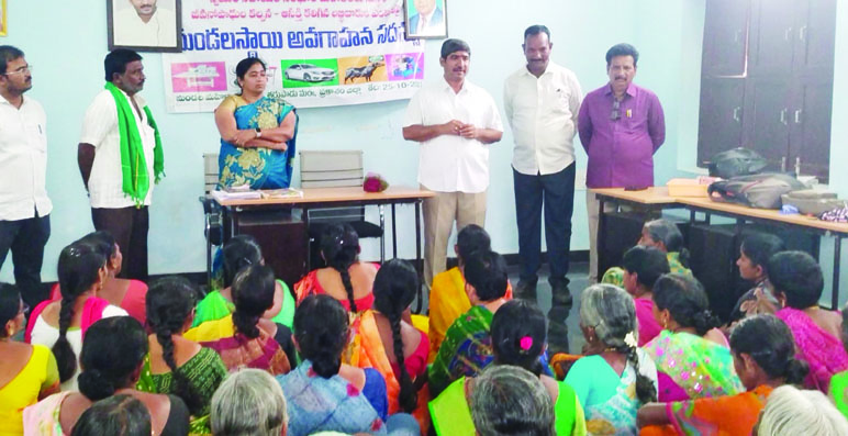 మాట్లాడుతున్న ఎమ్మెల్యే నాగార్జునరెడ్డి