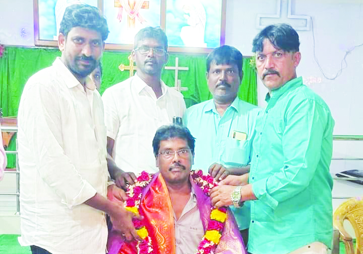 డాక్టరేట్‌ గ్రహీత నిరీక్షణరాజుకు సత్కారం
