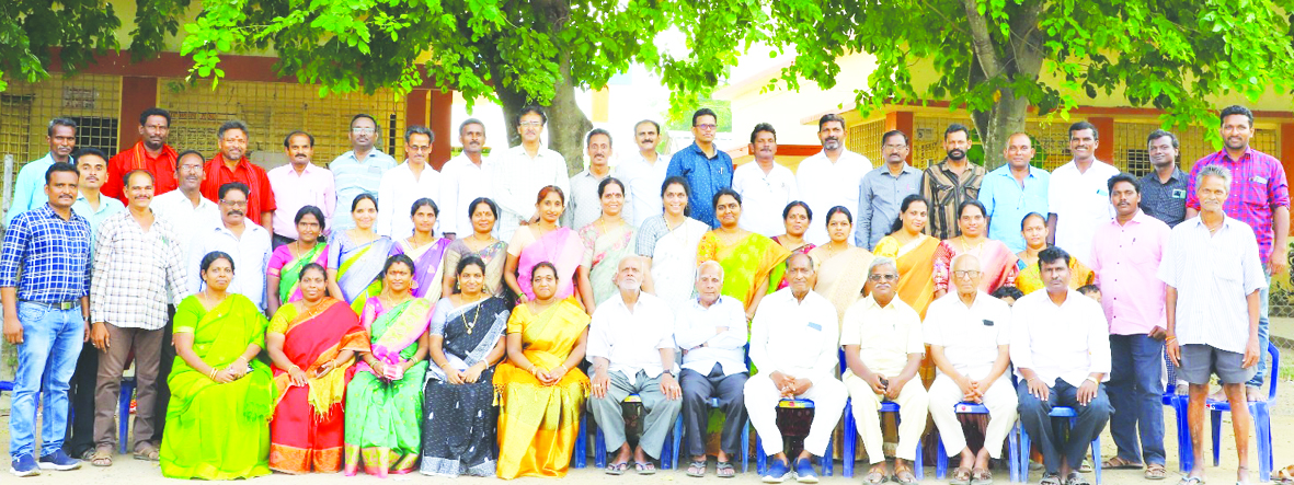 ఘనంగా పూర్వ విద్యార్థుల సమ్మేళనం