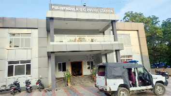 పులివెందుల పోలీసులపై సస్పెన్షన్‌ 