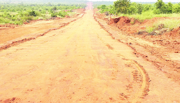 విమానాశ్రయం అదనపు భూముల నుంచి అడ్డగోలు రహదారి