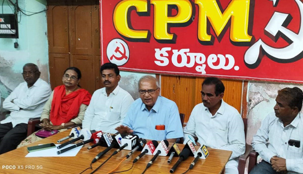  రైలు ప్రమాదాలకు కేంద్రం బాధ్యత వహించాలి-సిపిఎం పొలిట్‌బ్యూరో సభ్యులు అశోక్‌ ధావలే