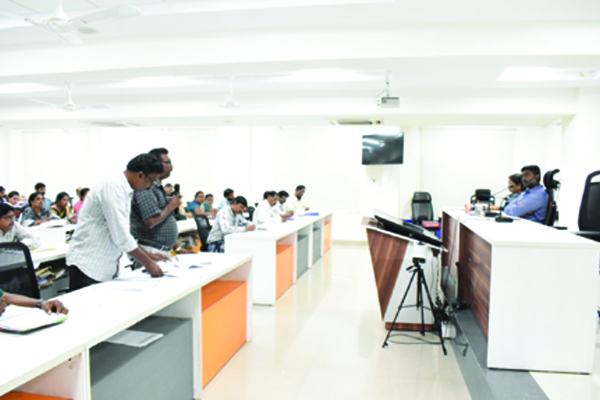 జగనన్న లే-అవుట్లలో సదుపాయాలు కల్పించాలి