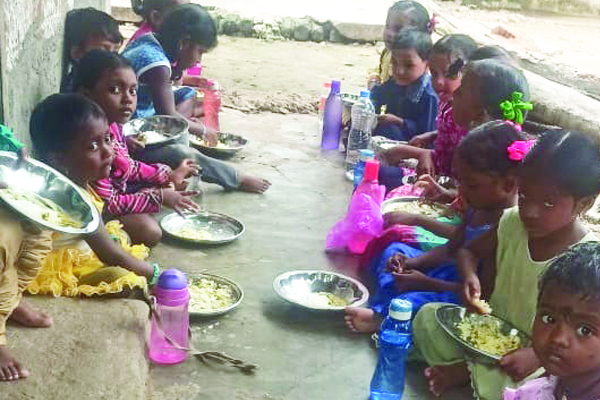 అప్పుల ఊబిలో అంగన్‌వాడీలు