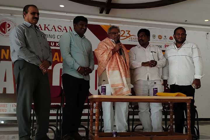 యూనివర్శిటీ సాధనే ప్రభుత్వ లక్ష్యం