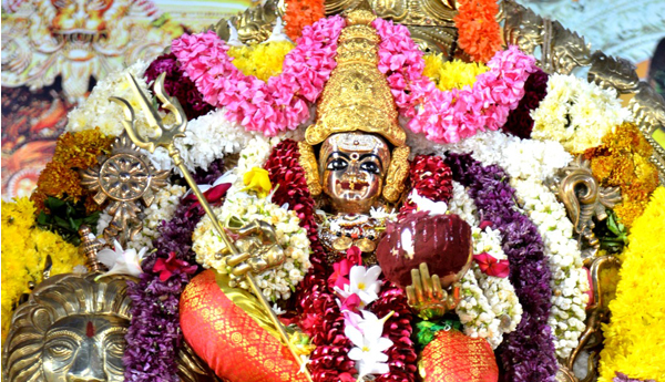 మహా చండీదేవిగా దుర్గమ్మ - రేపుపట్టువస్త్రాలు సమర్పించనున్న సిఎం
