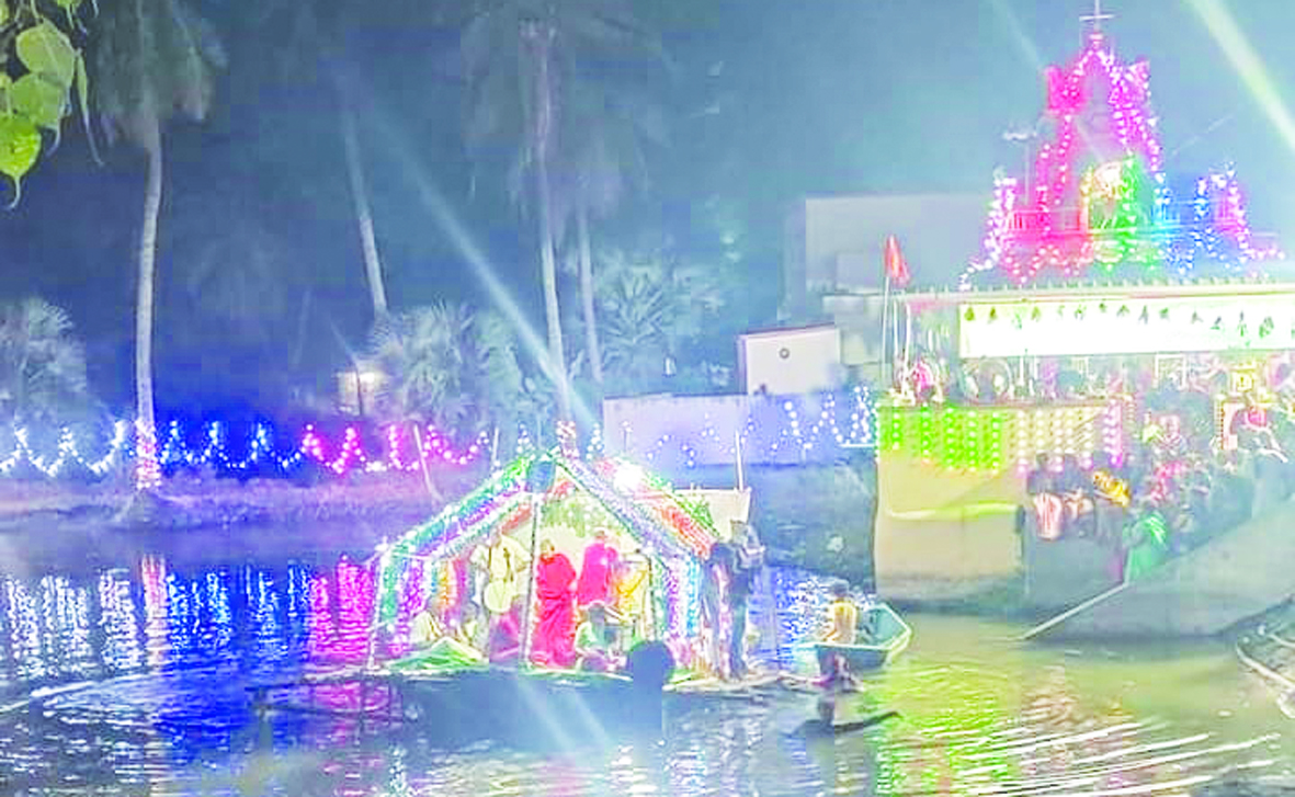 ఘనంగా తెప్పోత్సవం