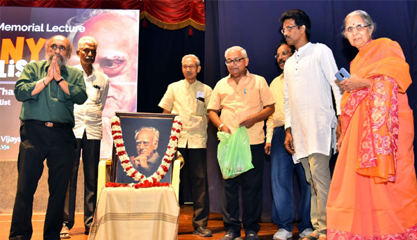 ఆశ్రిత పెట్టుబడి ప్రజాస్వామ్యానికి ముప్పు