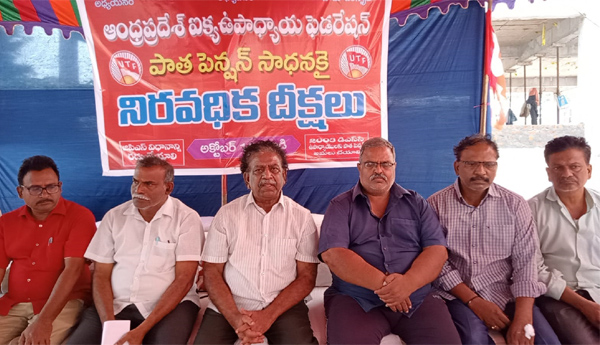 ఒపిఎస్‌పై ప్రజాక్షేత్రంలో తేల్చుకుంటాం