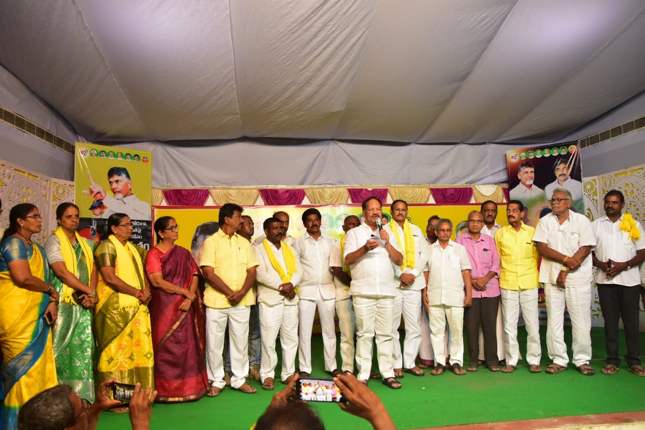 టిడిపికి సంక్షోభాలు కొత్తేమీ కాదు : ఆనందబాబు