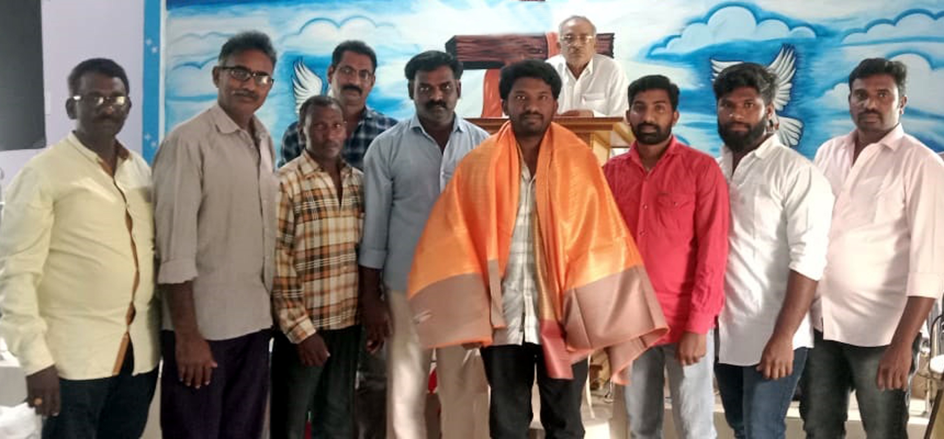 కృషి, పట్టుదలతో ఉన్నత శిఖరాలకు..