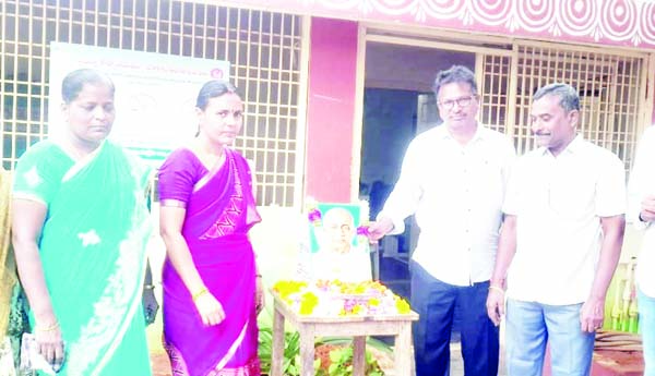 పటేల్‌కు నివాళి