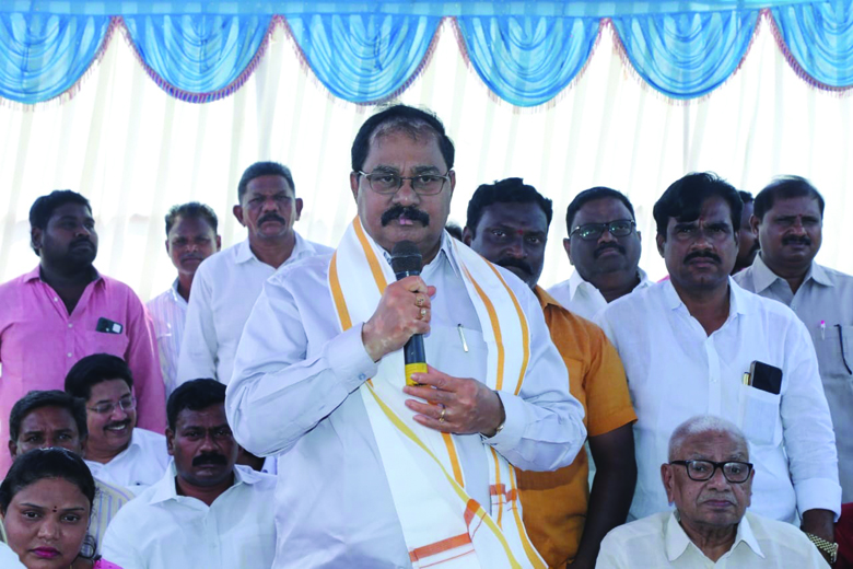 ఇందిరమ్మ కాలనీలో అభివద్ధి పనులకు శంకుస్థాపన