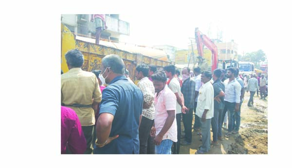 ప్రధాన రహ'దారి' కష్టాలు