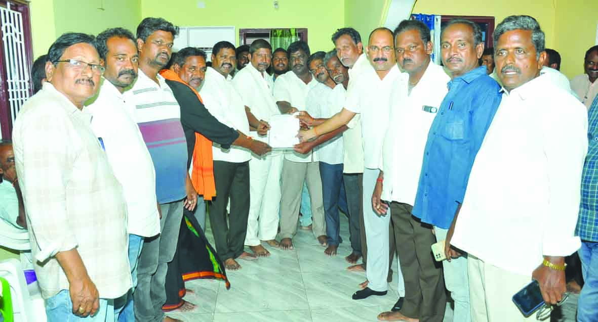 సిఎం సహాయ నిధి చెక్కు అందజేత
