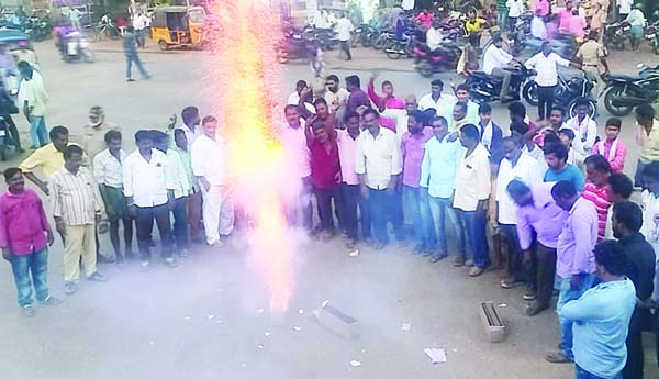 టిడిపి శ్రేణుల సంబరాలు