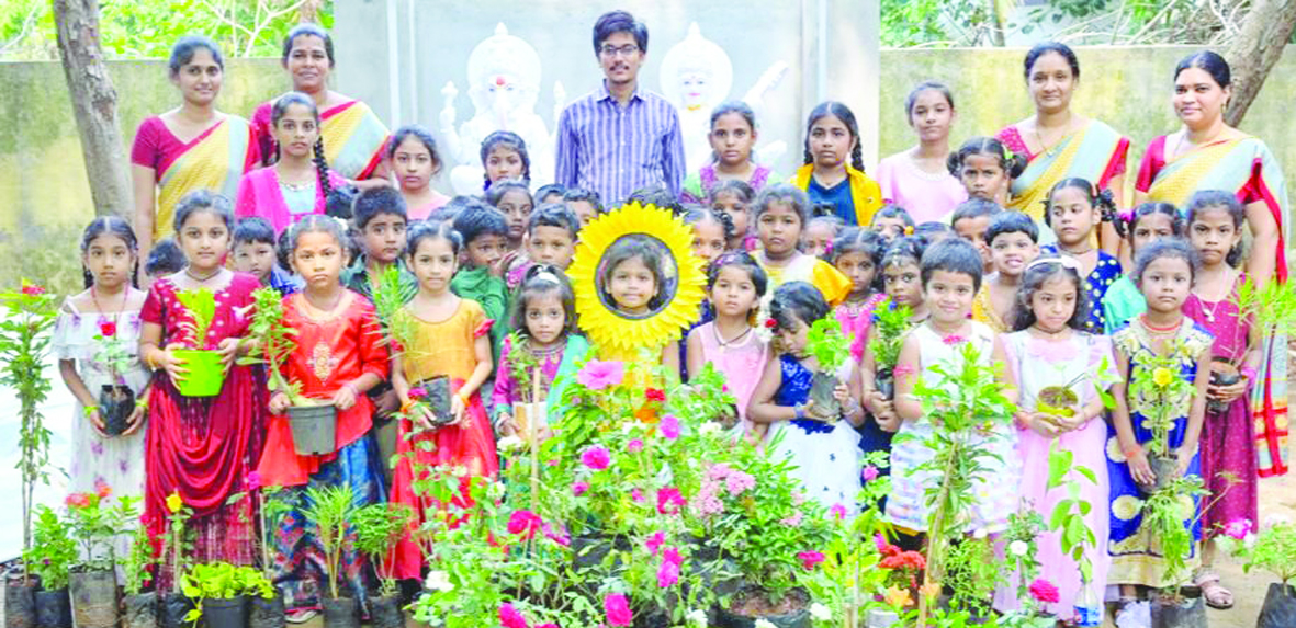 పాలకొల్లు మాంటిస్సోరిలో ఫ్లవర్‌ డే