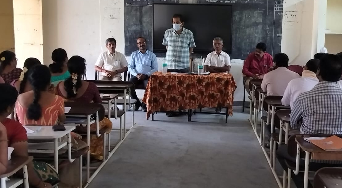 డిప్యూటీ డీఈవో చంద్రశేఖర్‌