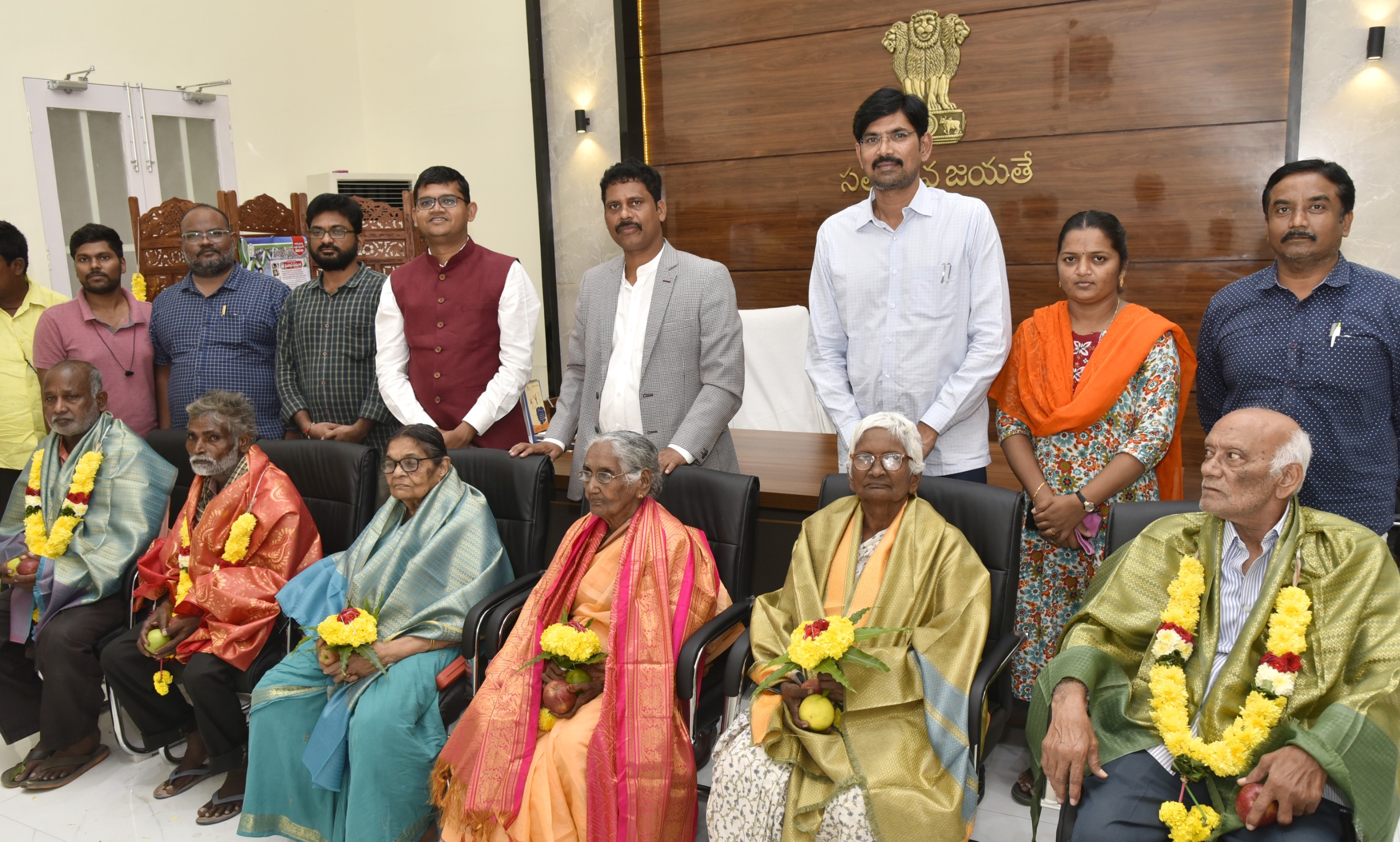 యువత ఓటర్లుగా నమోదు కావాలి