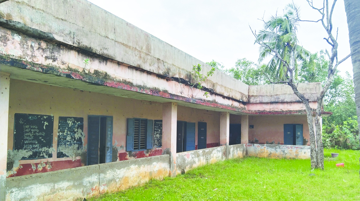 ప్రమాదకరంగా ప్రభుత్వ భవనం