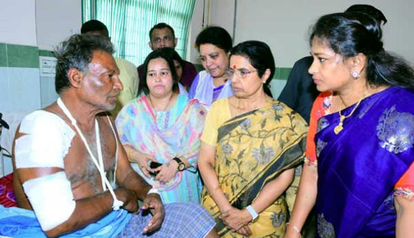 రైలు ప్రమాద బాధితులను పరామర్శించిన నారా భువనేశ్వరి