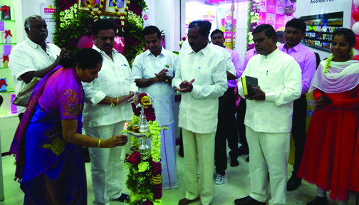 శ్రీ సత్య ఎలక్ట్రానిక్స్‌ షోరూం ప్రారంభం