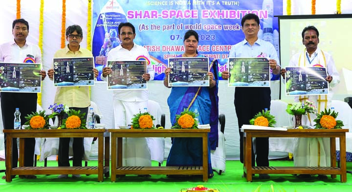 విద్యార్థులు శాస్త్రవేత్తలుగా రాణించాలి